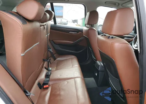 2015 BMW X1 xDrive28I z USA, uszkodzony, nr VIN WBAVL1C5XFVY41391